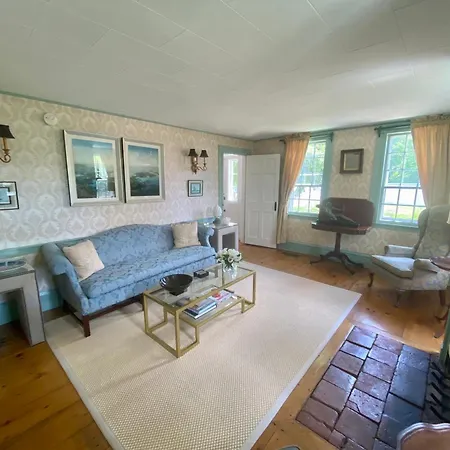 Holiday Guest House Bed & Breakfast-3