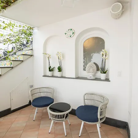 Casa Lucia Relaxing Rooms-3