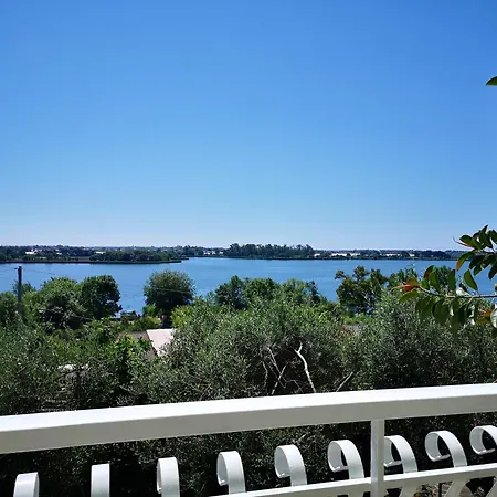 Sul lago dorato-2