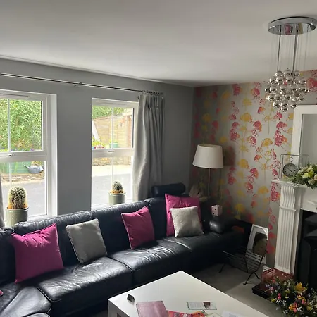 Five Oaks Bed & Breakfast With Free Parking, Tranquil Setting-2