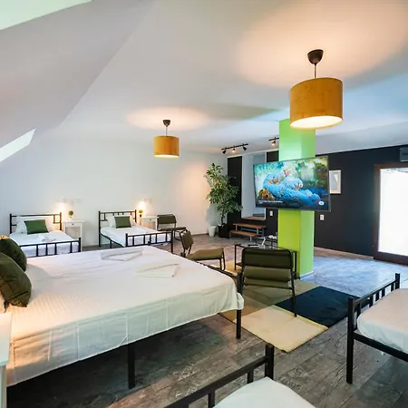 Cozy Nook B&B - Free Private Parking-3