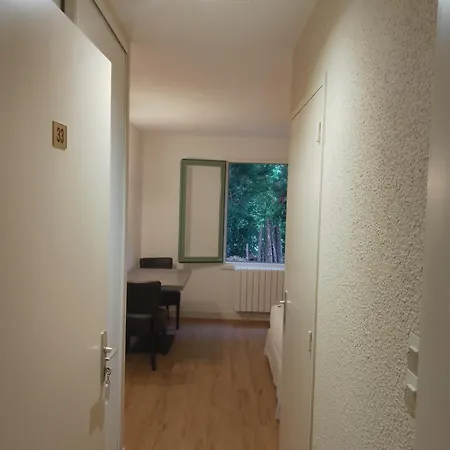 Chez Yves , 200 m du canal , 7 min de Golfech , parking privé et gratuit , rangement vélo fermés-3