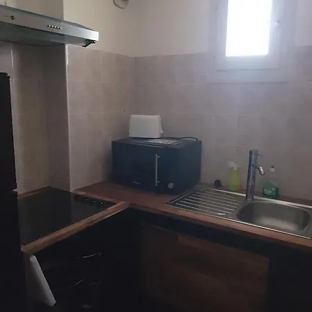 Chez Yves , 200 m du canal , 7 min de Golfech , parking privé et gratuit , rangement vélo fermés-2