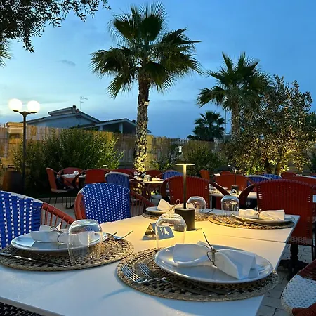 Villa Gravis Hotel Restaurant Cocktail Bar-3