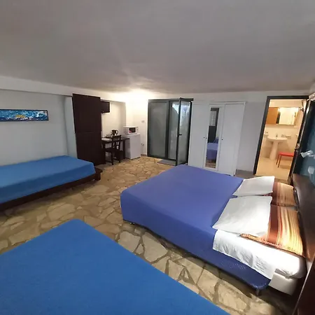 Breezes B&B-3