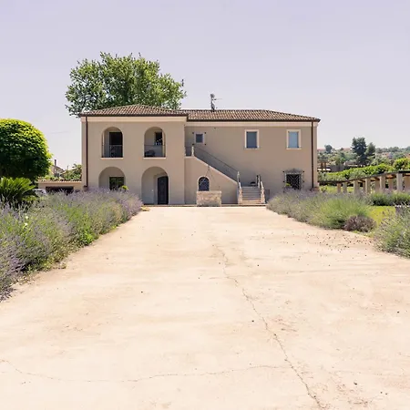 Ayma B&B-3