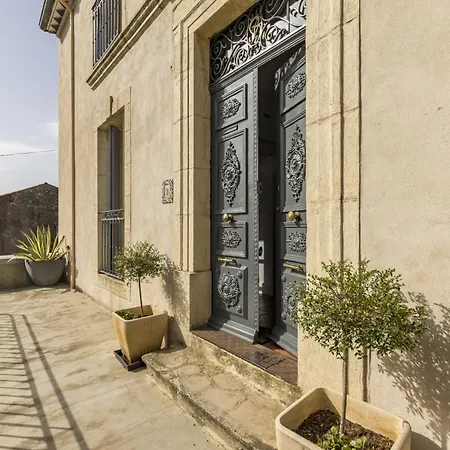 Maison Dix Chambres d'hôtes-3