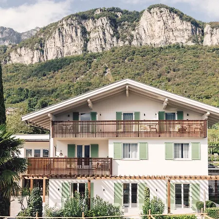 Pomella'S Guesthouse-2