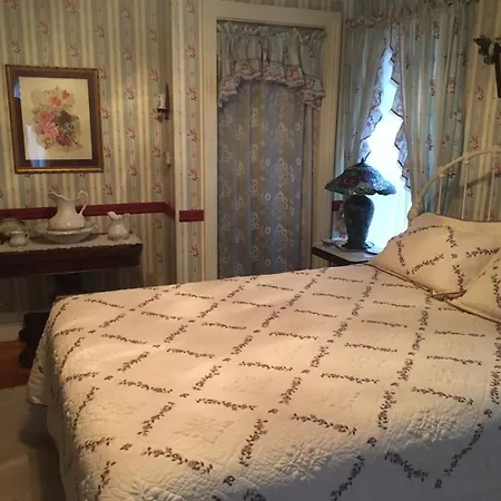 Raindrops On Roses Bed & Breakfast-2