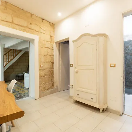 Victoria Luxury Suite-2