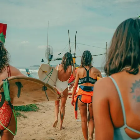 Lucky'S Surf Camp-2