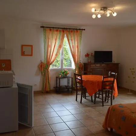 Chambres D'Hotes Les Epinettes-2