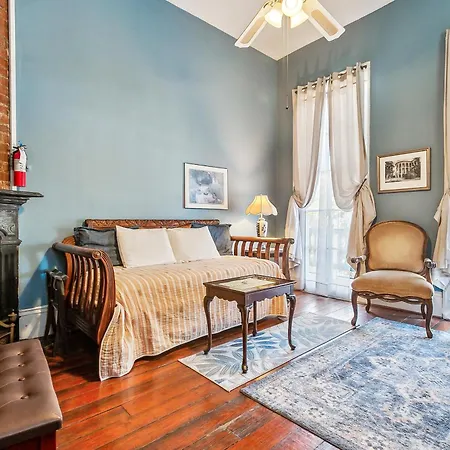 Garden District Bed&Breakfast-2