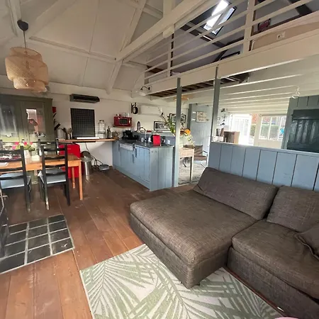 Holiday Cottage De Garage Inn-2
