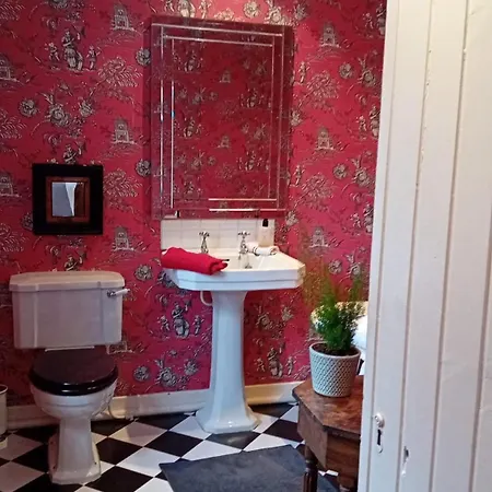 Gardeners Cottage-2