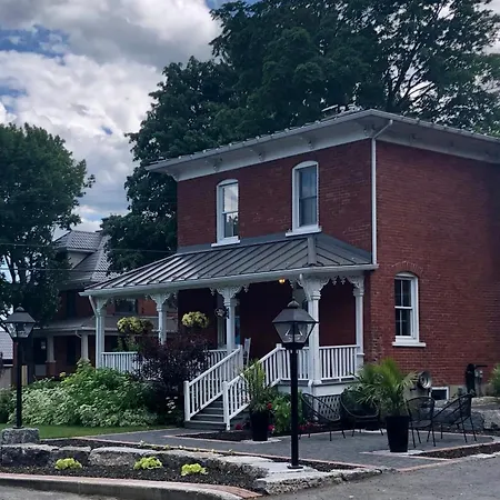 Auberge Glengarry Inn, The Mystic-3