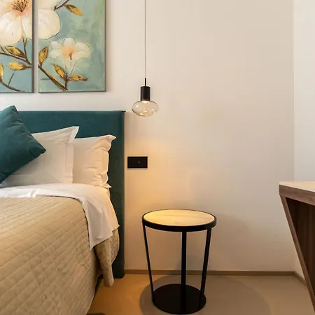 B&B Le Suites Di Costanza-3