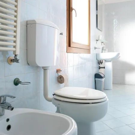 Albergo Nuova Aurora - Free Parking & Breakfast-3