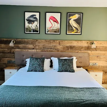Hare & Hounds Bed & Breakfast-2