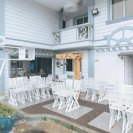 Reddoorz Premium At The Grand Peninsula Suites-3