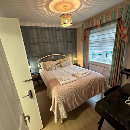 The Cambridge Guest House By Tas-3