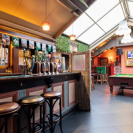 Ewings Bar & Self-Catering Accommodation-3