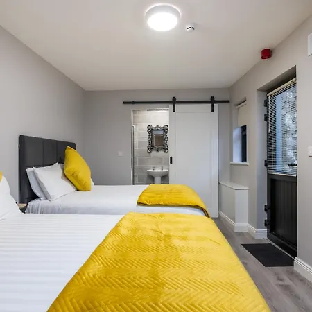 Ewings Bar & Self-Catering Accommodation-2
