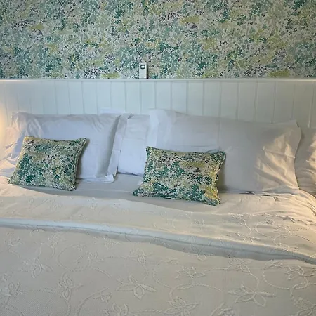Hillcrest Bed & Breakfast-3