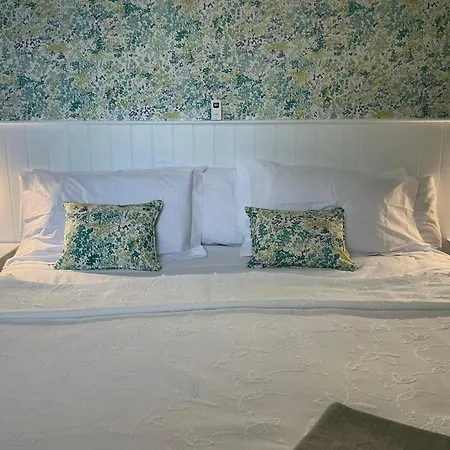 Hillcrest Bed & Breakfast-2