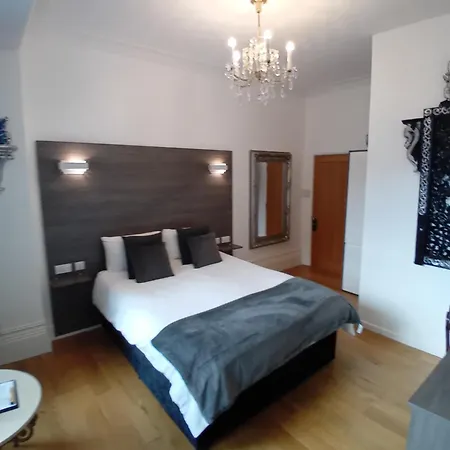 Grosvenor House - Onsite Free Parking-2