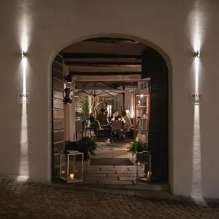 Uve Rooms & Wine Bar-2