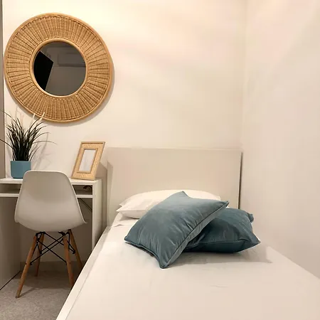 A Due Passi dal Mare B&B-3