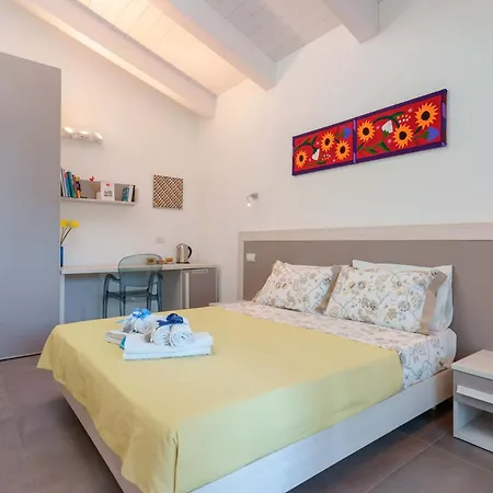 Pixel B&B-3