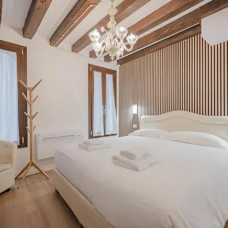 Rialto Suite 707-2