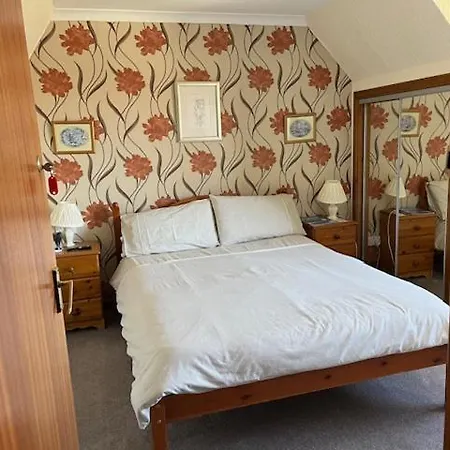 Stobahn Guest House-3