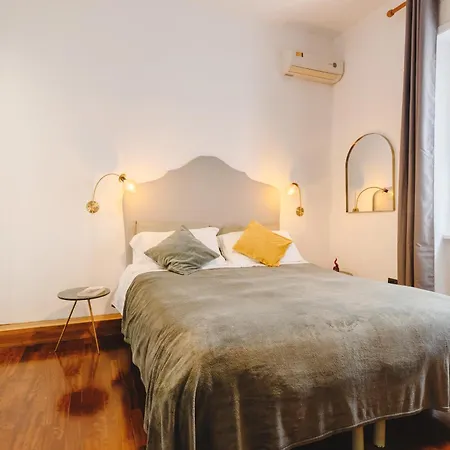 NapoliCentro Mare - Sea View Rooms&Suites-3