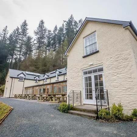Ty Penbont House-2