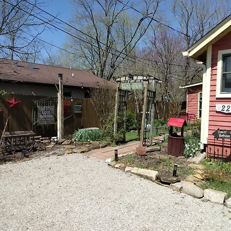 Betty Lous Garden-3