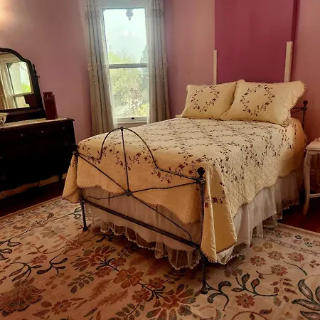 Downen House Bed & Breakfast-3