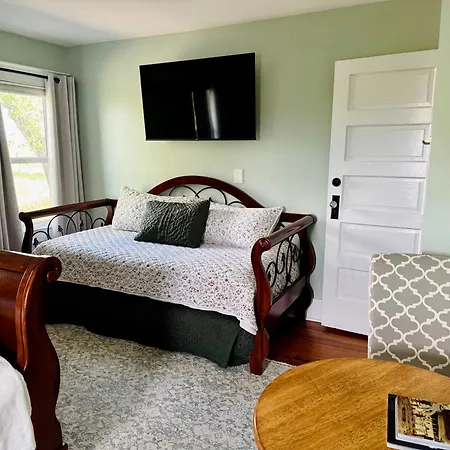 Hudson House Bed And Breakfast-2