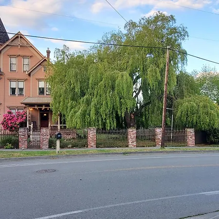 Adams Pragge House - Victorian Bed & Breakfast-3