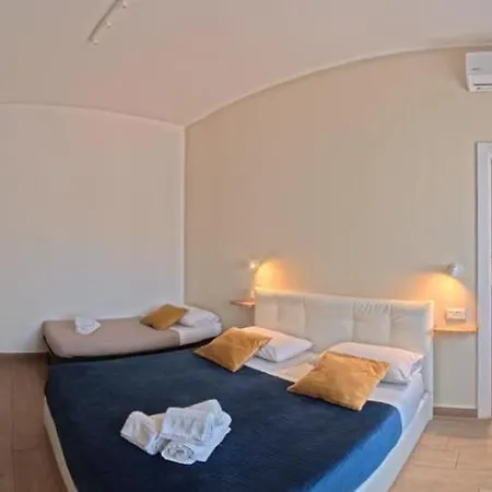 Leone Suite B&B & Restaurant Aic-2