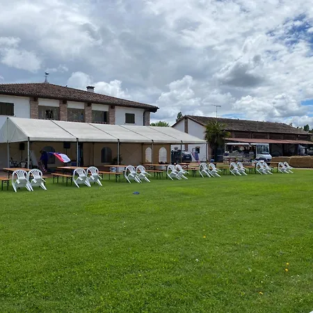 Agriturismo con piscina immerso nella natura La Bisa-2