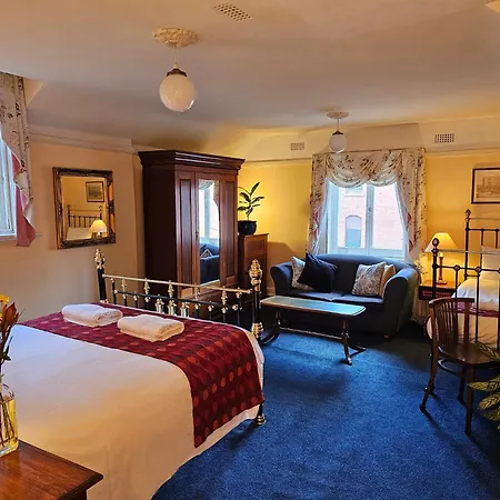 The Lodge On Elizabeth-2