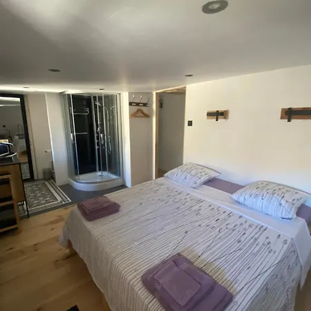 Chambres D'Hotes La Voute-2