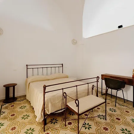 Notos B&B-3