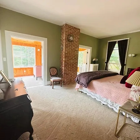 Franklin Manor Bed And Breakfast-3