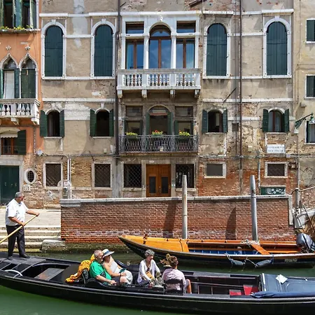 Palazzo San Firmino Historic Palace All Suite Canal View-3