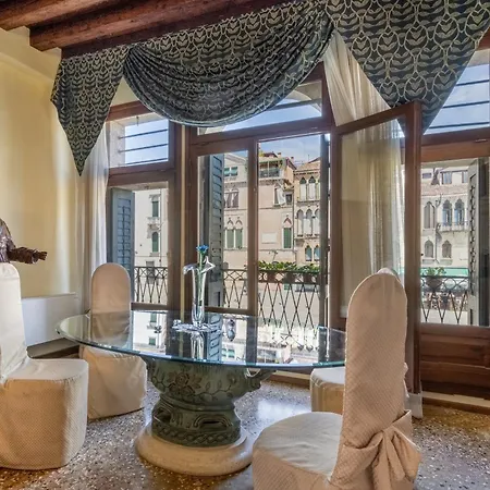 Palazzo San Firmino Historic Palace All Suite Canal View-3