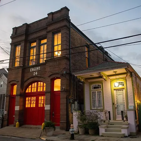 Engine 24 Firehouse Bed & Breakfast-3